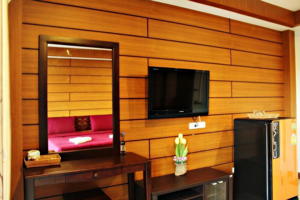 The Day Hotel Chonburi Quarto foto